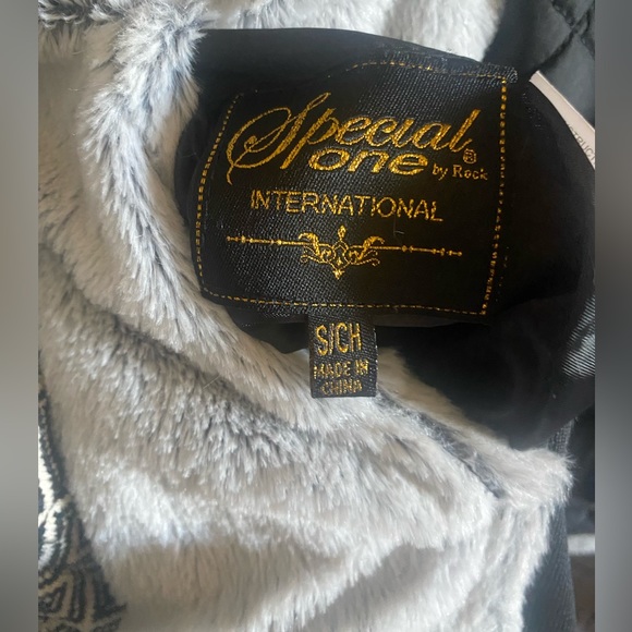 Reversible Puffer Vest - Picture 3 of 4